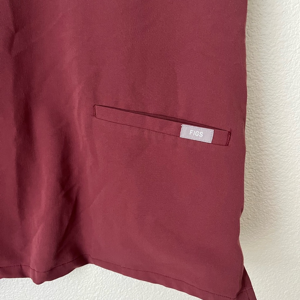 FIGS Mauve Burgundy Casma 3 Pocket Scrub Top - Picture 4 of 4